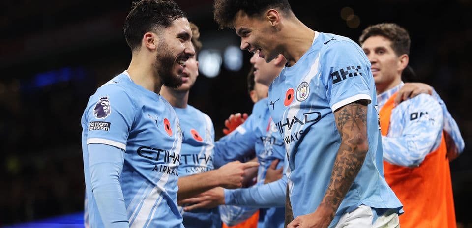 Manchester City oyunçuları sevincini qeyd edirlər