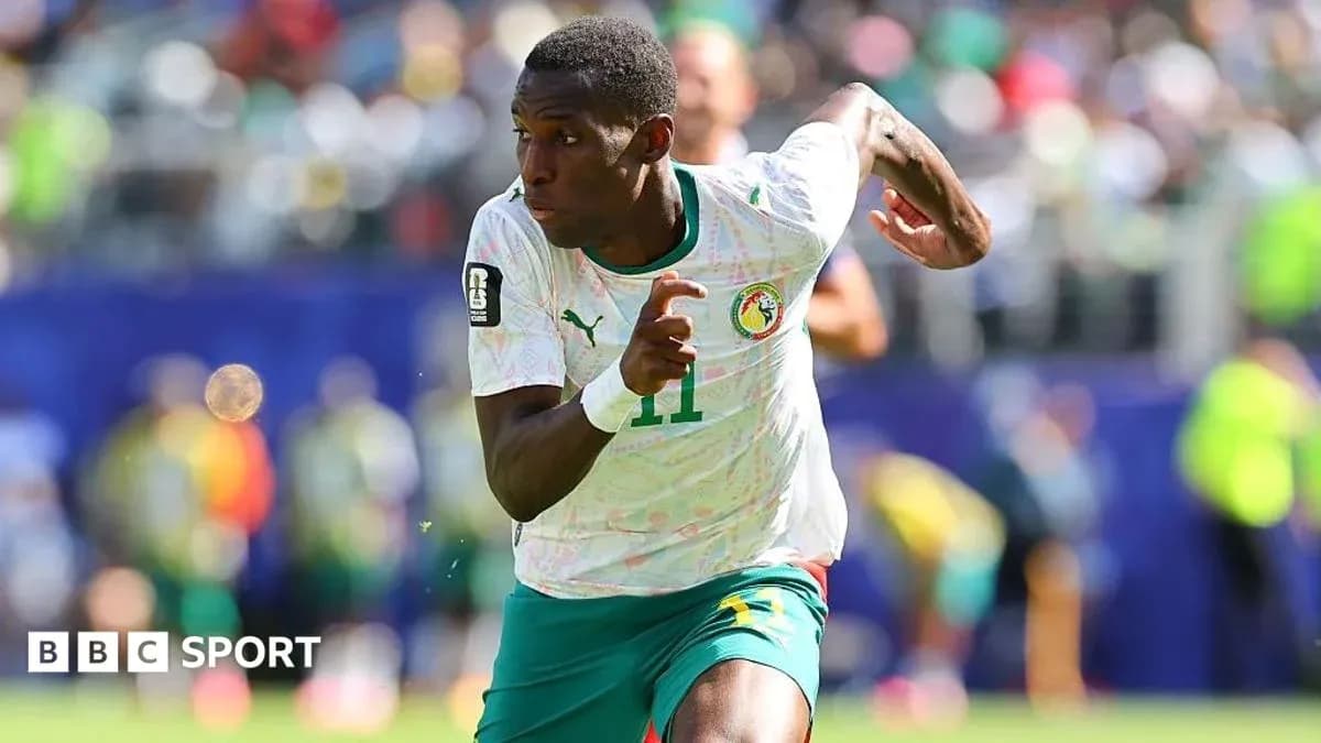 Futbolçu topa doğru qaçır, Senegal komandası