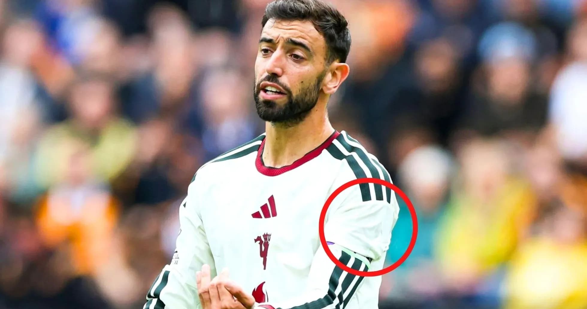 Futbolçu komandaya göstəriş verərkən