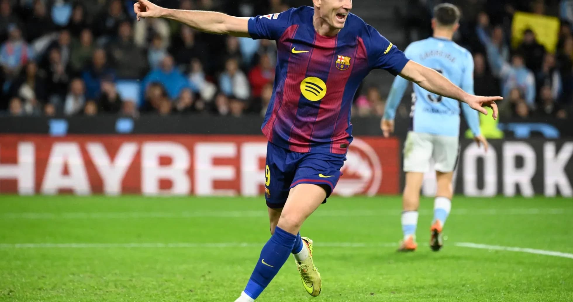 Robert Lewandowski qol sevincini yaşayır