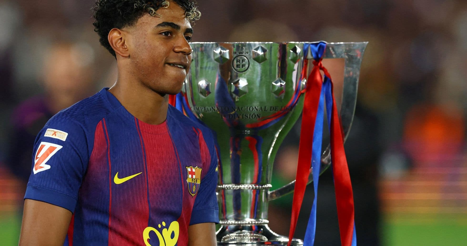 Futbolçu çempionat kuboku ilə birlikdə