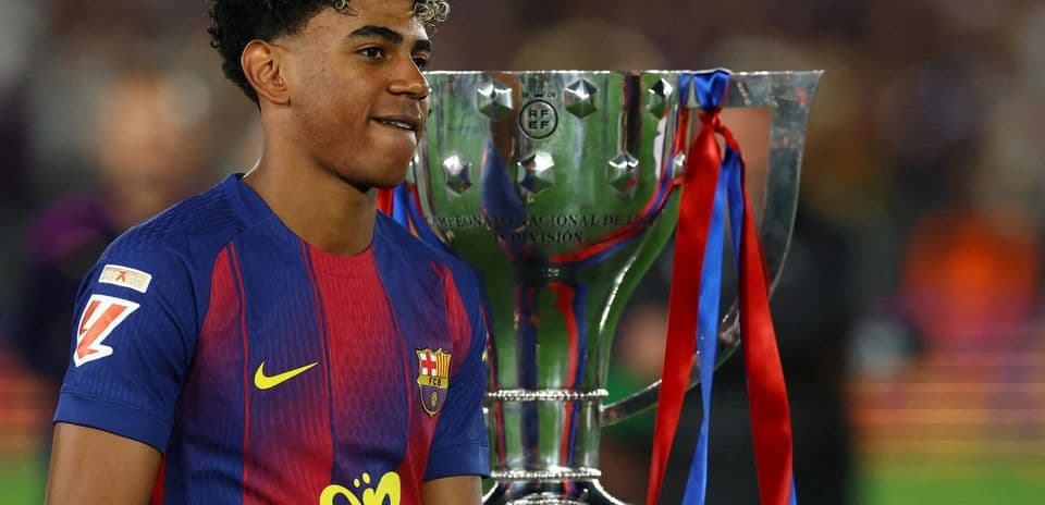 Futbolçu çempionat kuboku ilə birlikdə