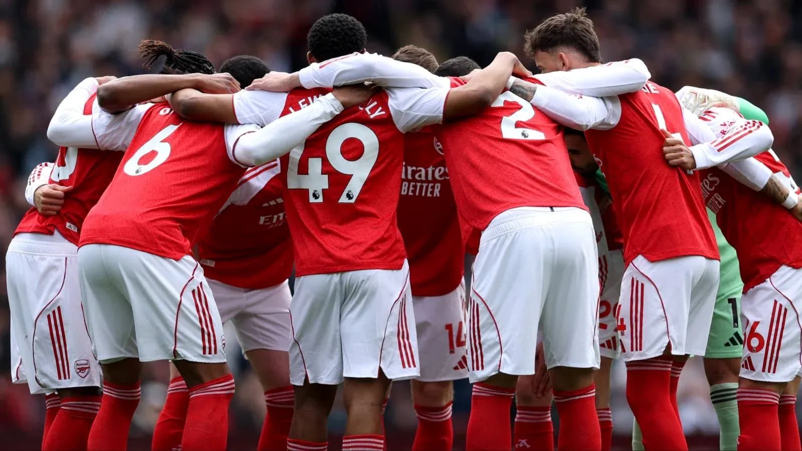 Arsenal futbol komandası bir araya gəlir