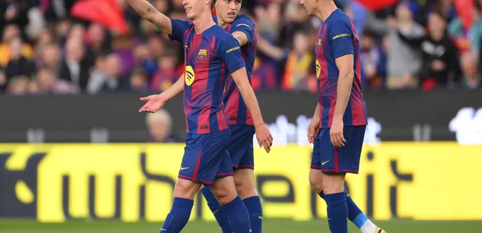 Barcelona oyunçuları meydanda birgə