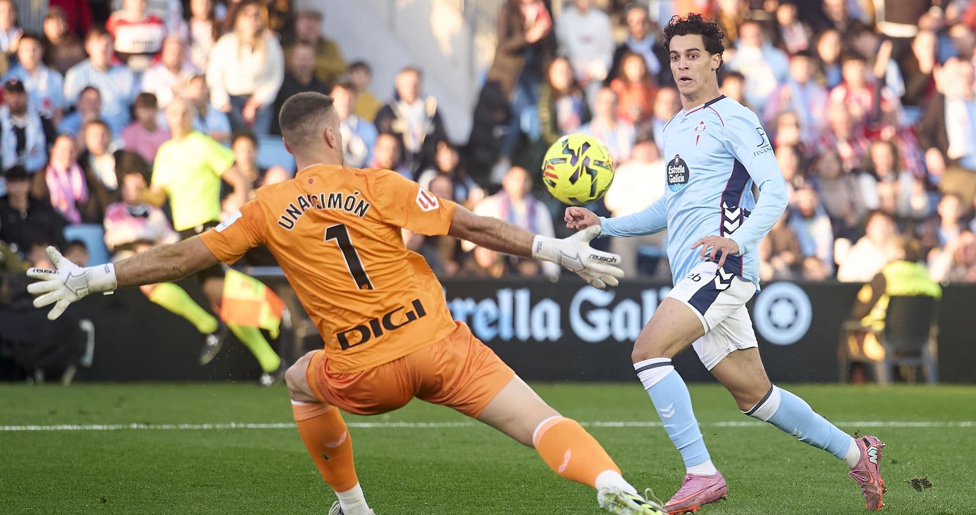 Celta Vigo qapıçısı topu qurtarır