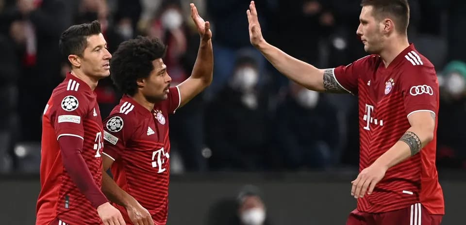 Bayern Munich players celebrating during match