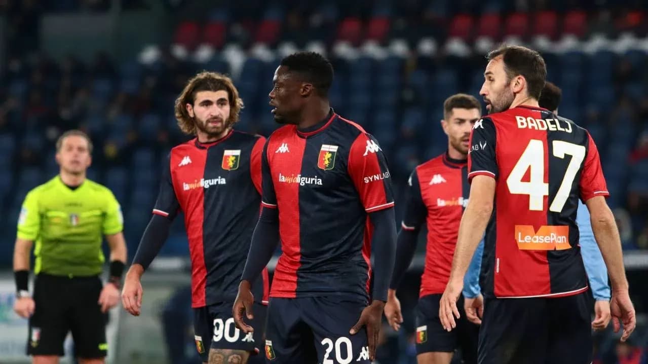 Genoa futbolçuları oyuna hazırlaşır