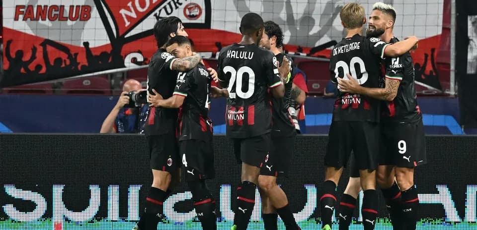 AC Milan oyunçuları qələbəni qeyd edirlər