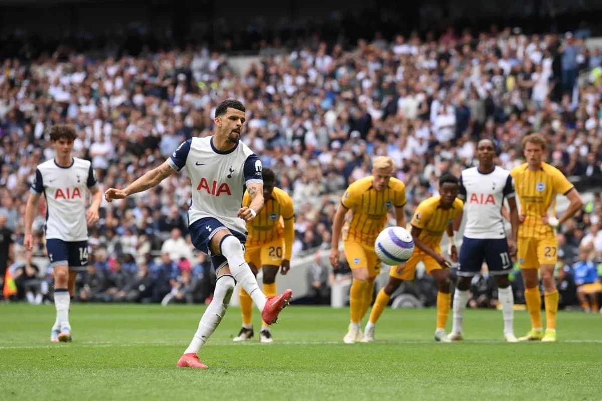 Tottenham futbolçusu penaltini vurur