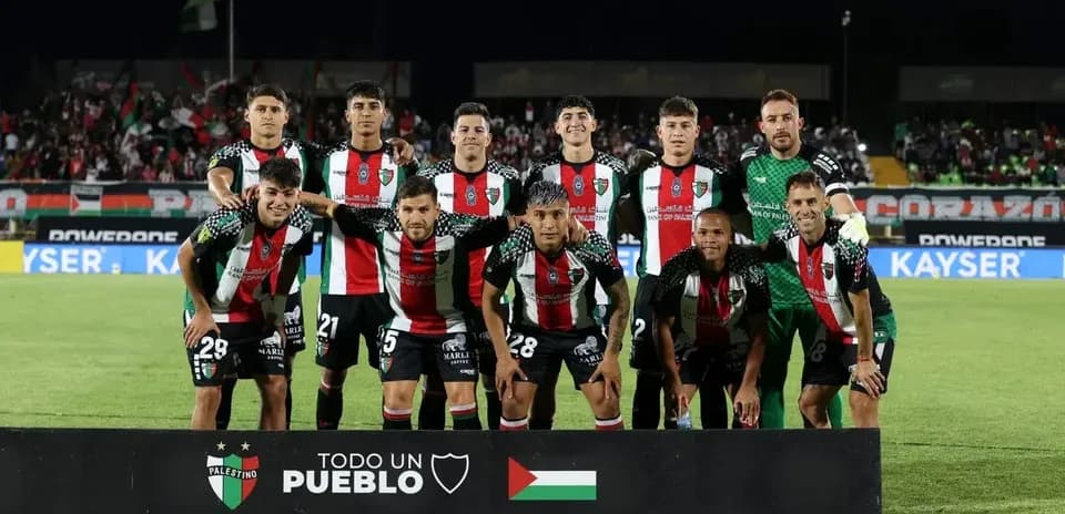 Palestino futbol komandası ilə foto