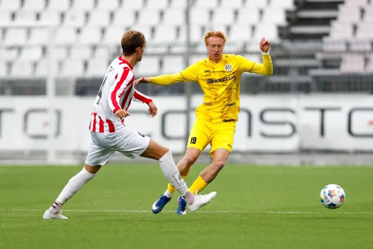 Tromso və Hradec Králové oyunçuları mübarizə aparır