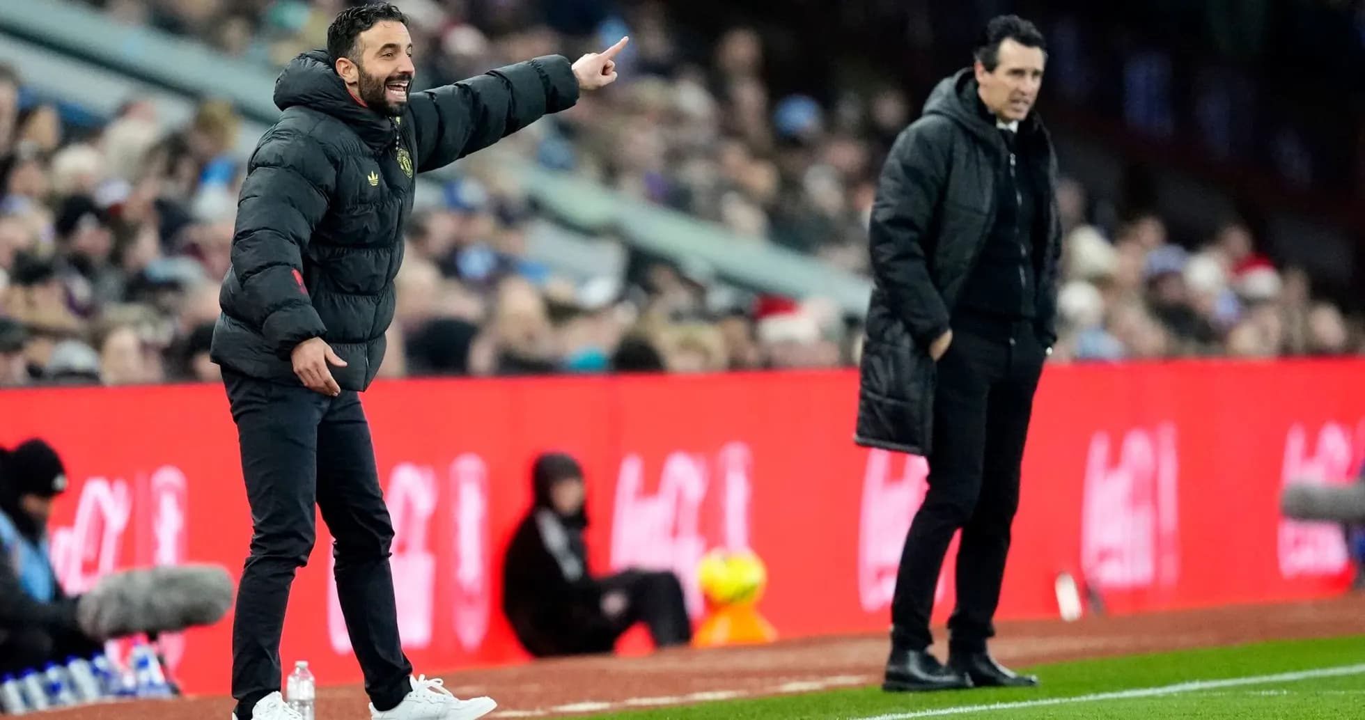 Müqayisə edən məşqçilər, futbol oyunu