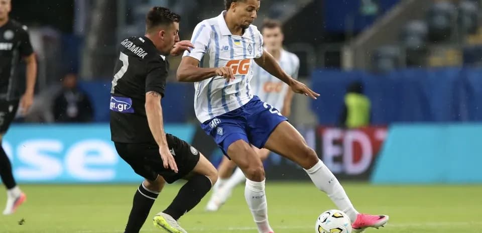 PAOK və Dynamo Kyiv oyunu zamanı topa hücum