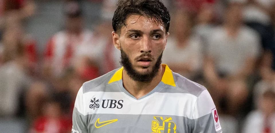 Futbolçu YB formasında oyun zamanı