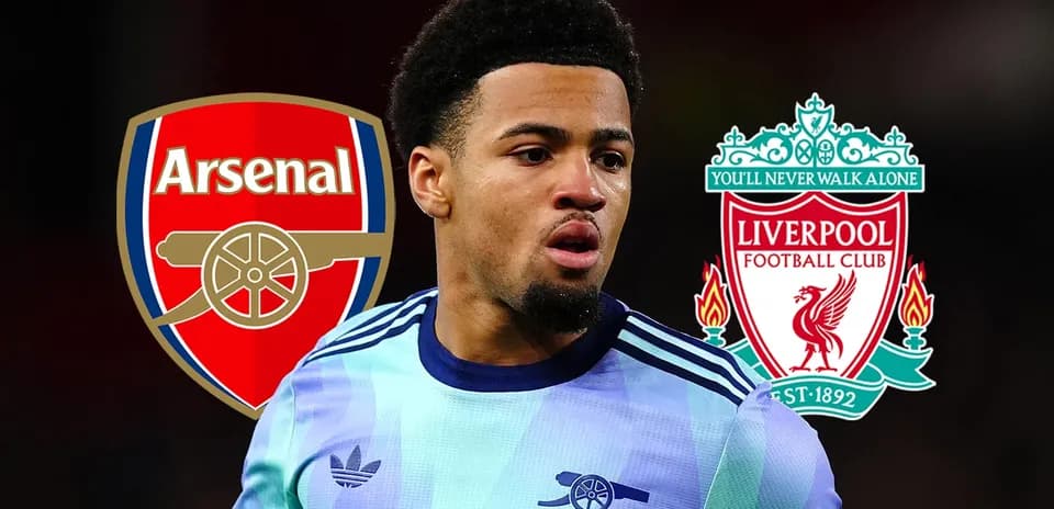 Futbolçu Arsenal və Liverpool loqoları arasında