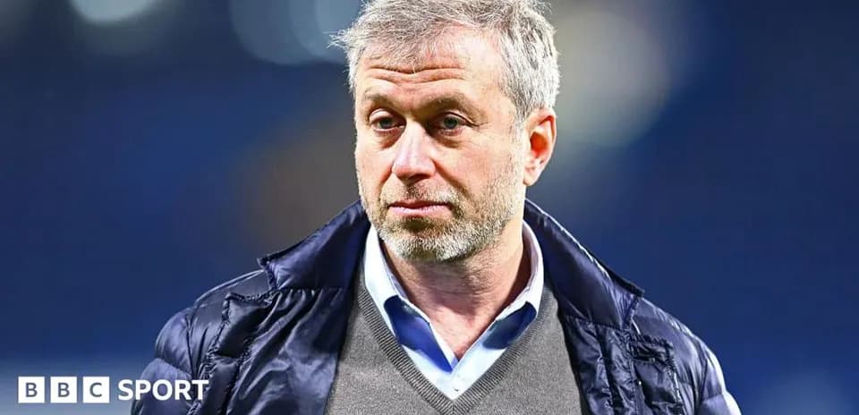 Adam stadionun yanında danışır