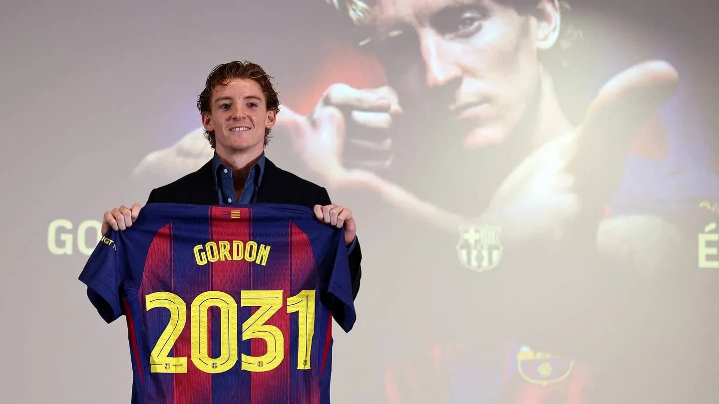 Futbolçu Gordon Barcelona formasını təqdim edir