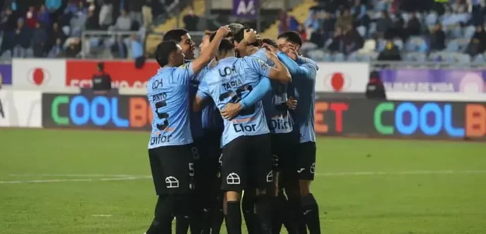 O'Higgins futbolçuları qələbəni qeyd edir