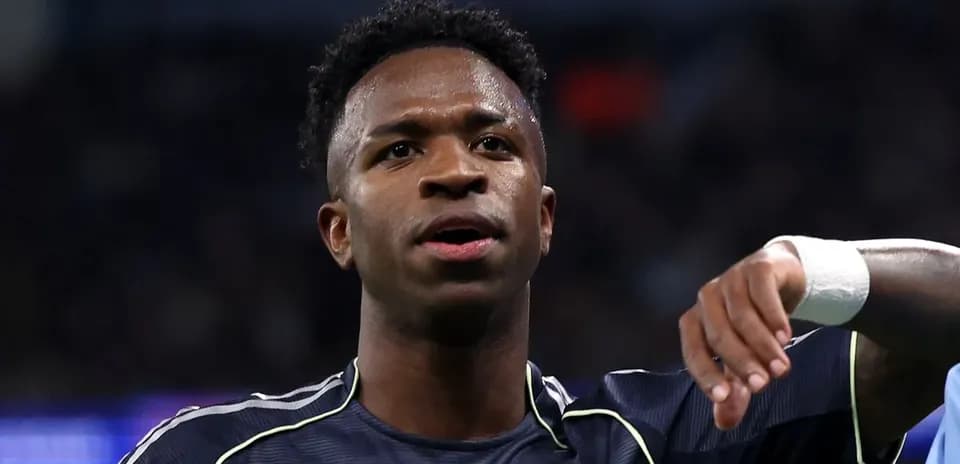Futbolçu Vinicius Jr. oyun zamanı meydanda