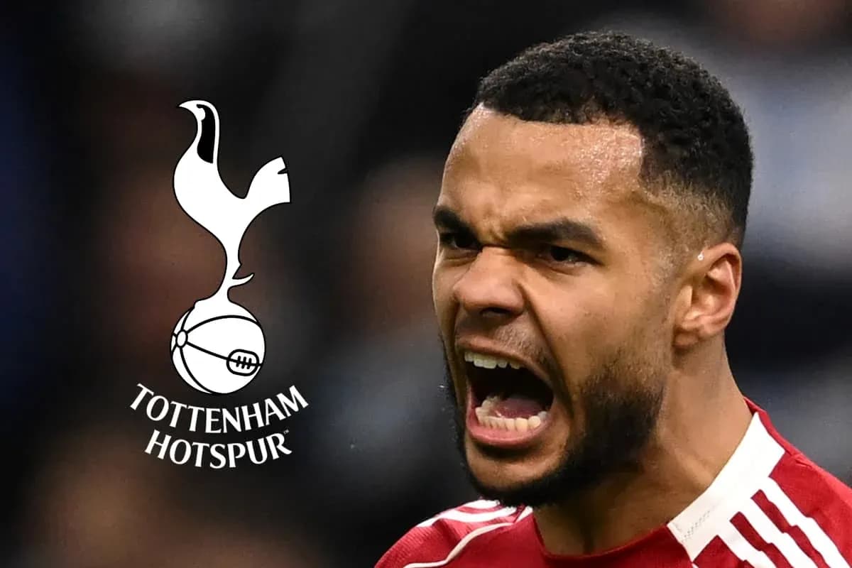 Futbolçu Tottenham Hotspur logosu ilə qışqırır