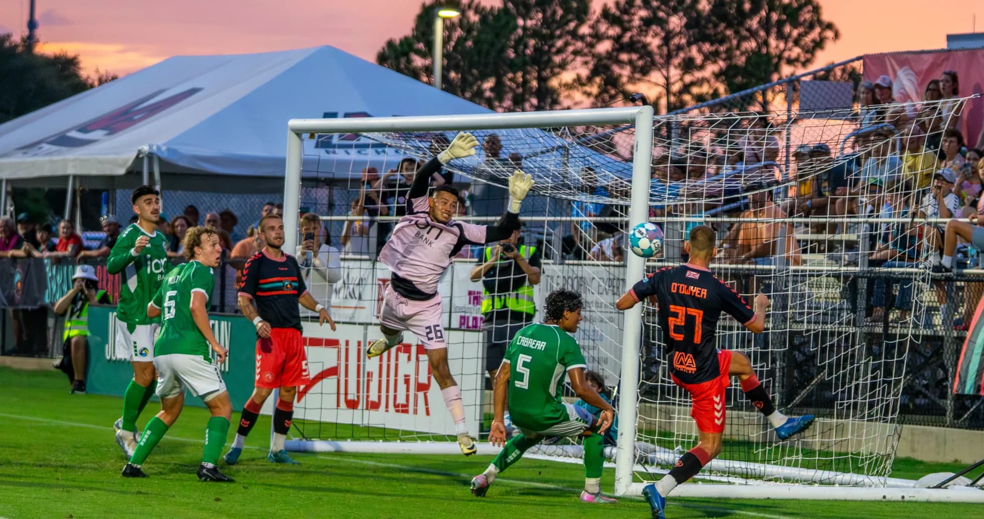 Naples və Sarasota Paradise futbol oyunu