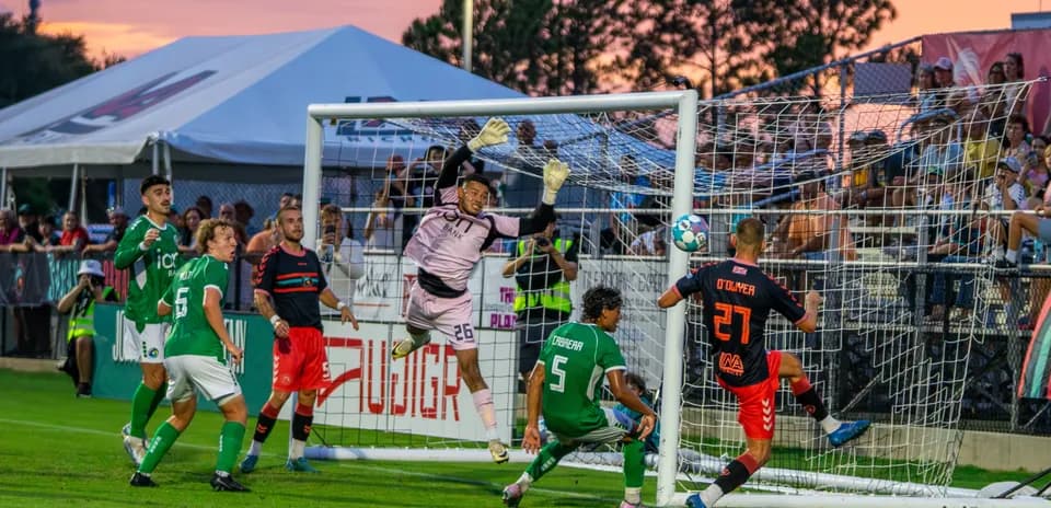 Naples və Sarasota Paradise futbol oyunu