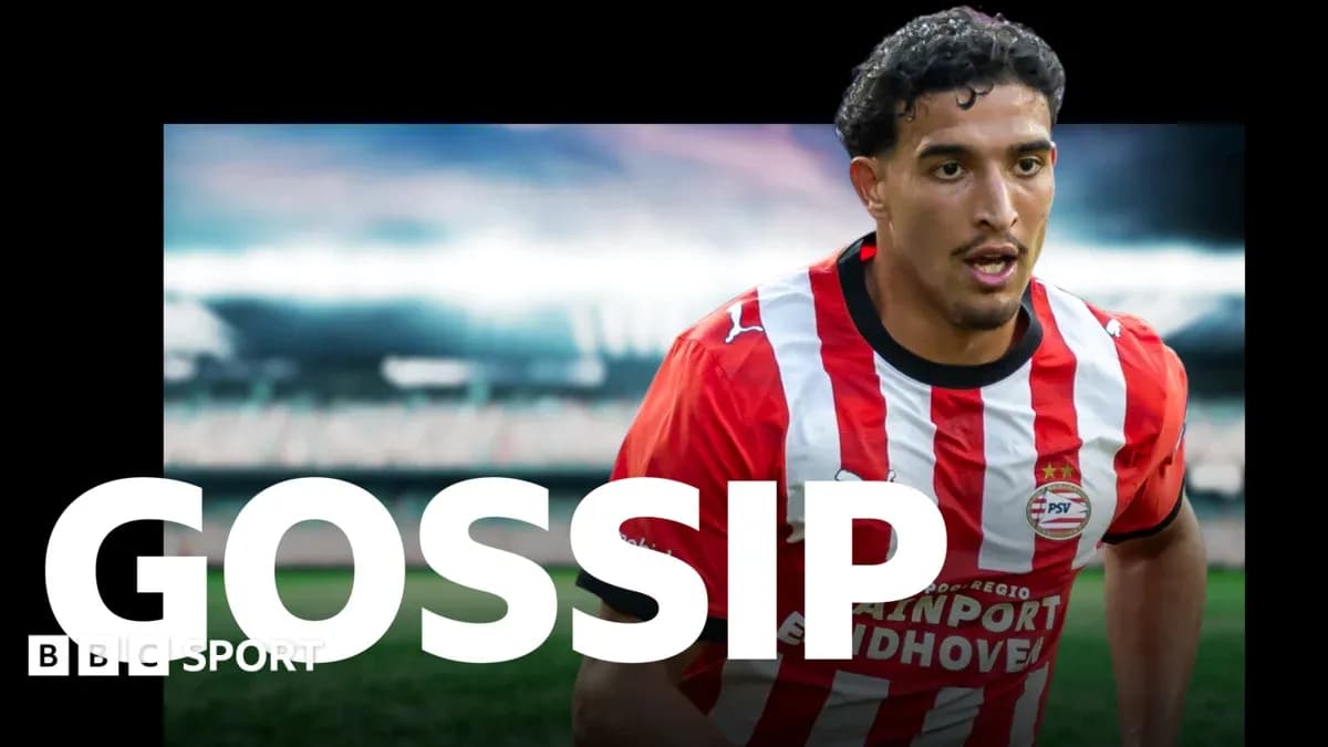 PSV oyuncusu sahada koşuyor, arka planda stadyum