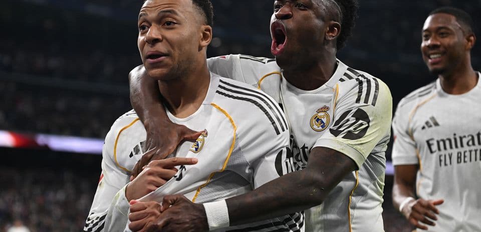 Real Madrid futbolçuları sevinir