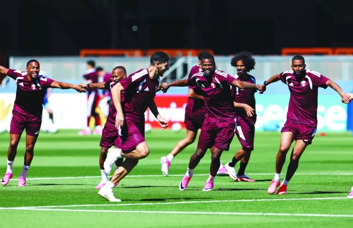 Qatar millət komandası məşq zamanı