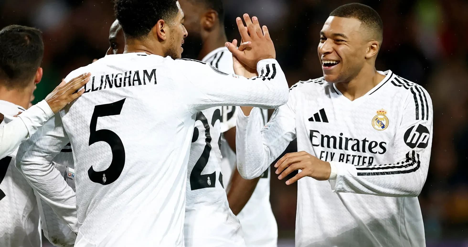 Real Madrid futbolçuları sevinir