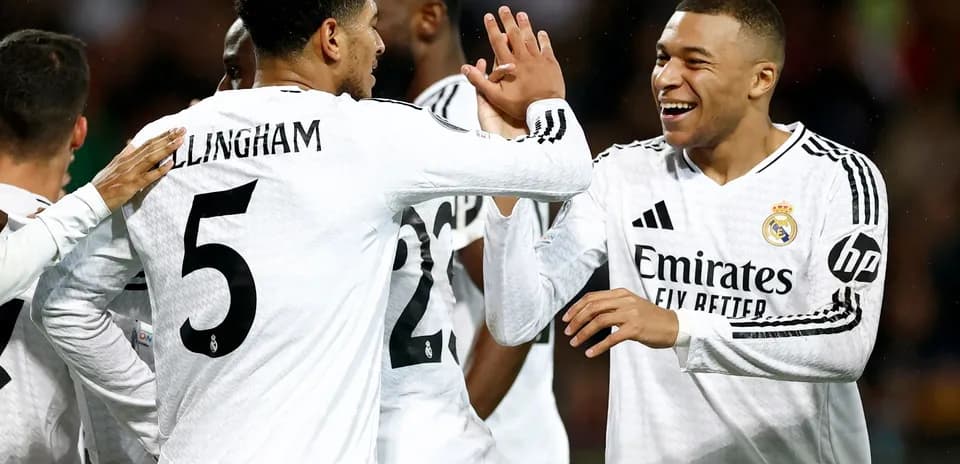 Real Madrid futbolçuları sevinir