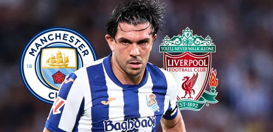 Futbolçu Real Sociedad formasında, logolar fonunda