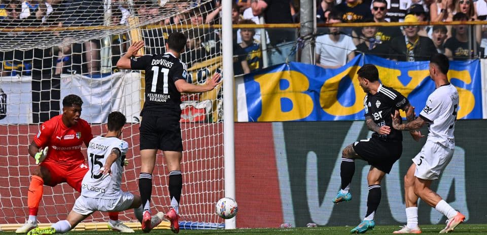 Como və Parma futbol matçı anı