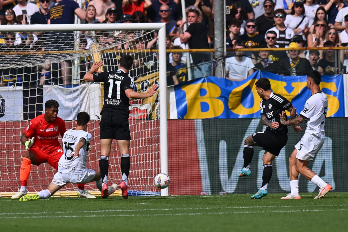 Como və Parma futbol matçı anı
