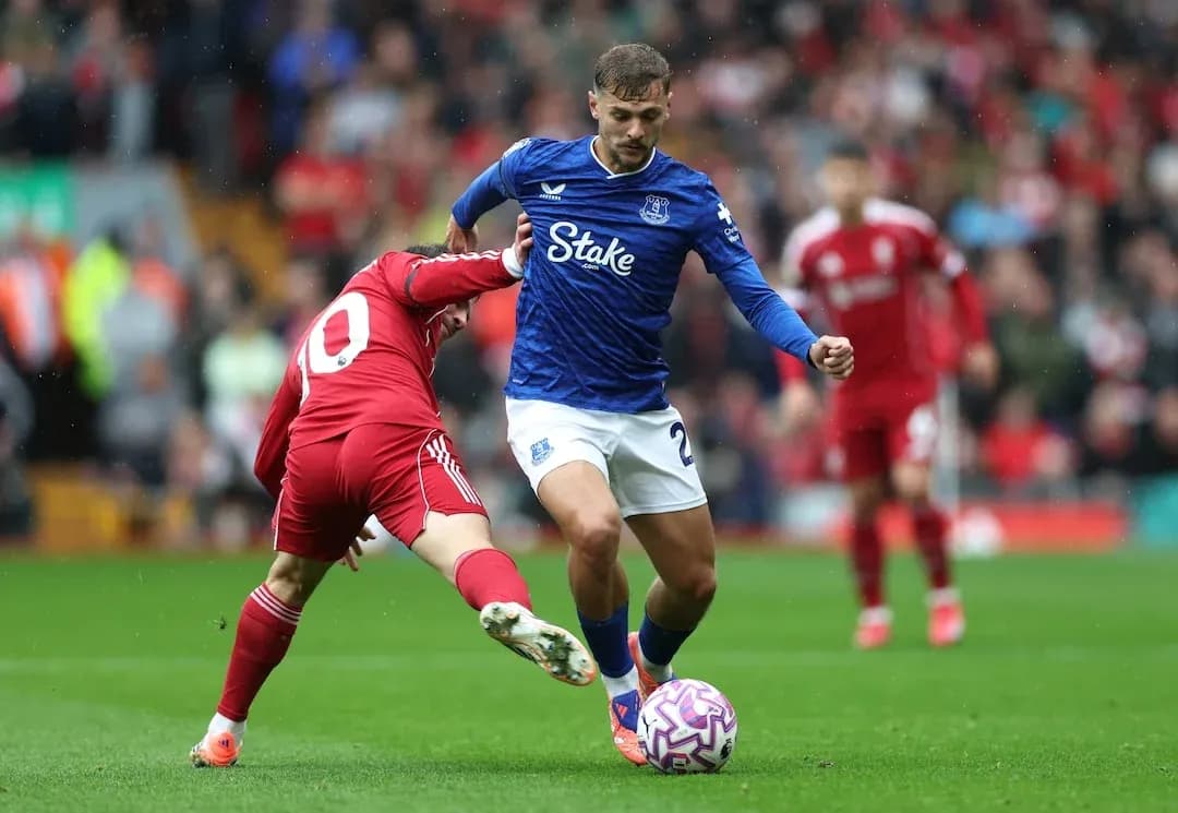 Everton və Liverpool oyununda mübarizə