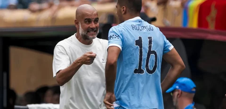 Pep Guardiola instructing player Rodrigo during match