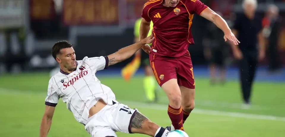 Bologna və AS Roma arasında top üçün mübarizə