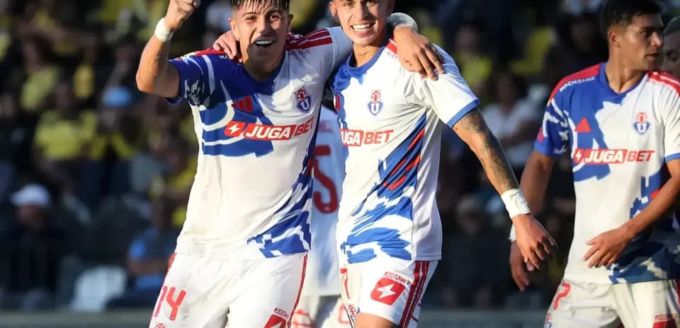 Universidad de Chile futbolçuları sevinir