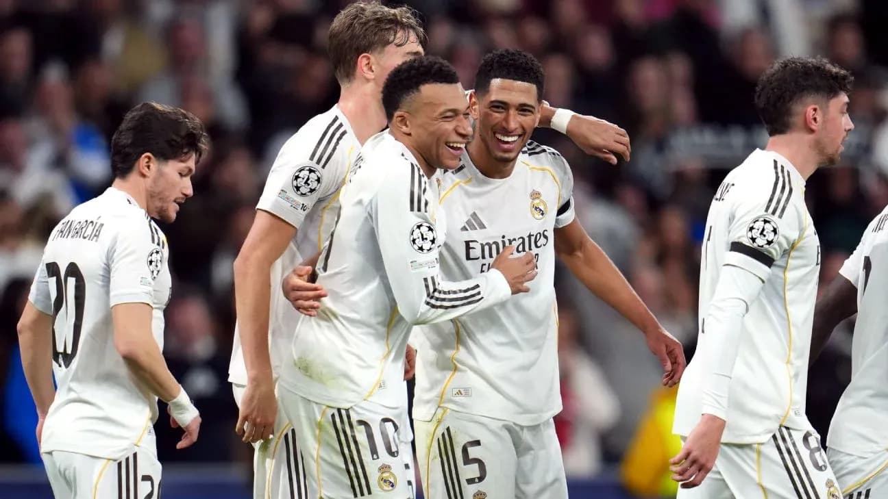Real Madrid futbolçuları sevinir
