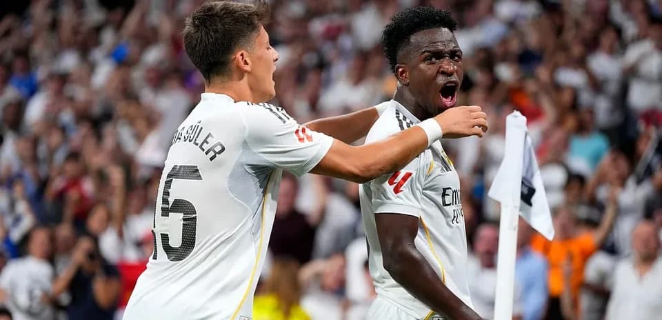 Real Madrid oyunçuları sevinir