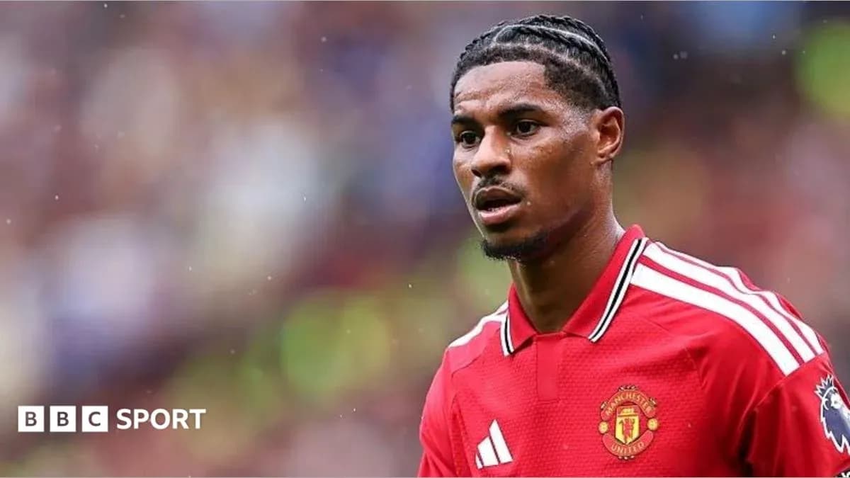 Futbolçu Manchester United formasında sahədə