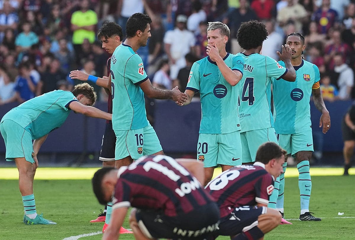 Levante ilə Barcelona oyunçuları qarşılaşır
