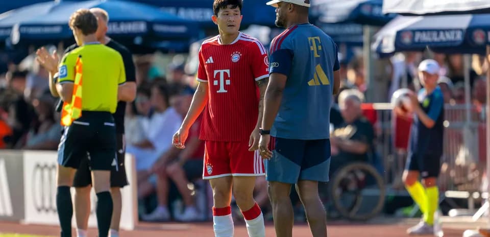 Bayern Münihlə oyunçu və məşqçi müzakirə edir