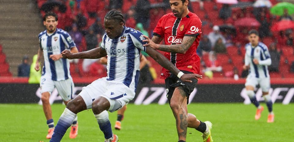 Levante və Mallorca oyunçuları mübarizə aparır