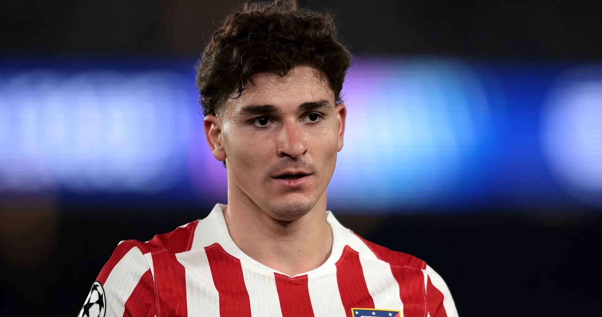 Atletiko Madrid futbolçusu stadionda dayanıb