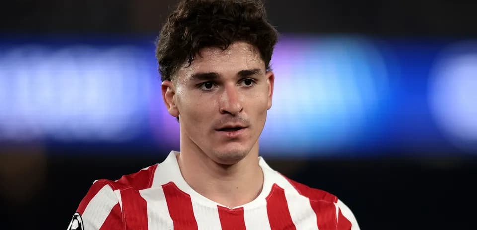 Atletiko Madrid futbolçusu stadionda dayanıb