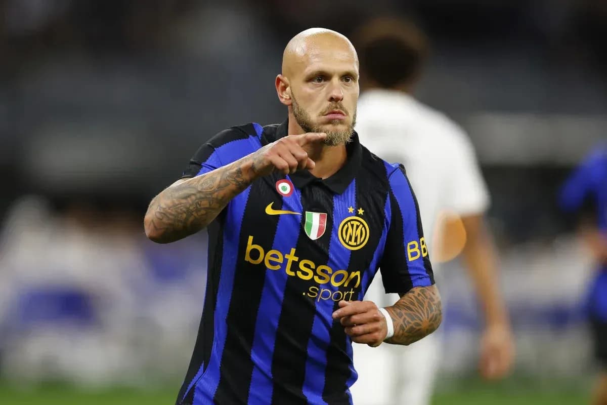 Futbolçu Inter formasında qol sevinci yaşayır