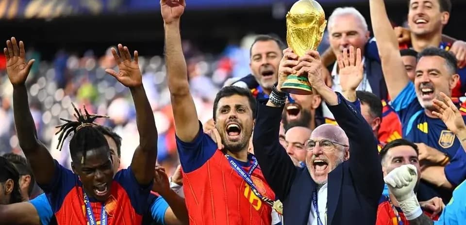 İspaniya futbol komandası dünya çempionluğunu qeyd edir