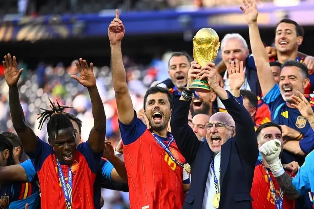 İspaniya futbol komandası dünya çempionluğunu qeyd edir