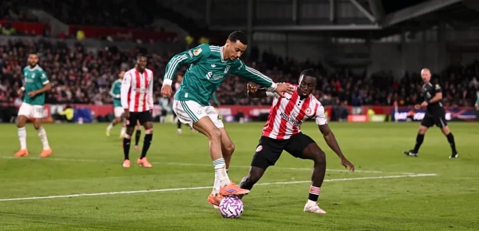 Liverpool və Brentford arasında futbol oyunu
